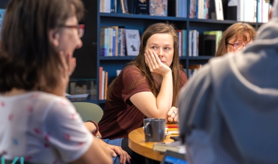 Diskuze během setkání Čtenářského klubu